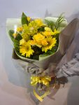 大輪の花を使ったイエローブーケ