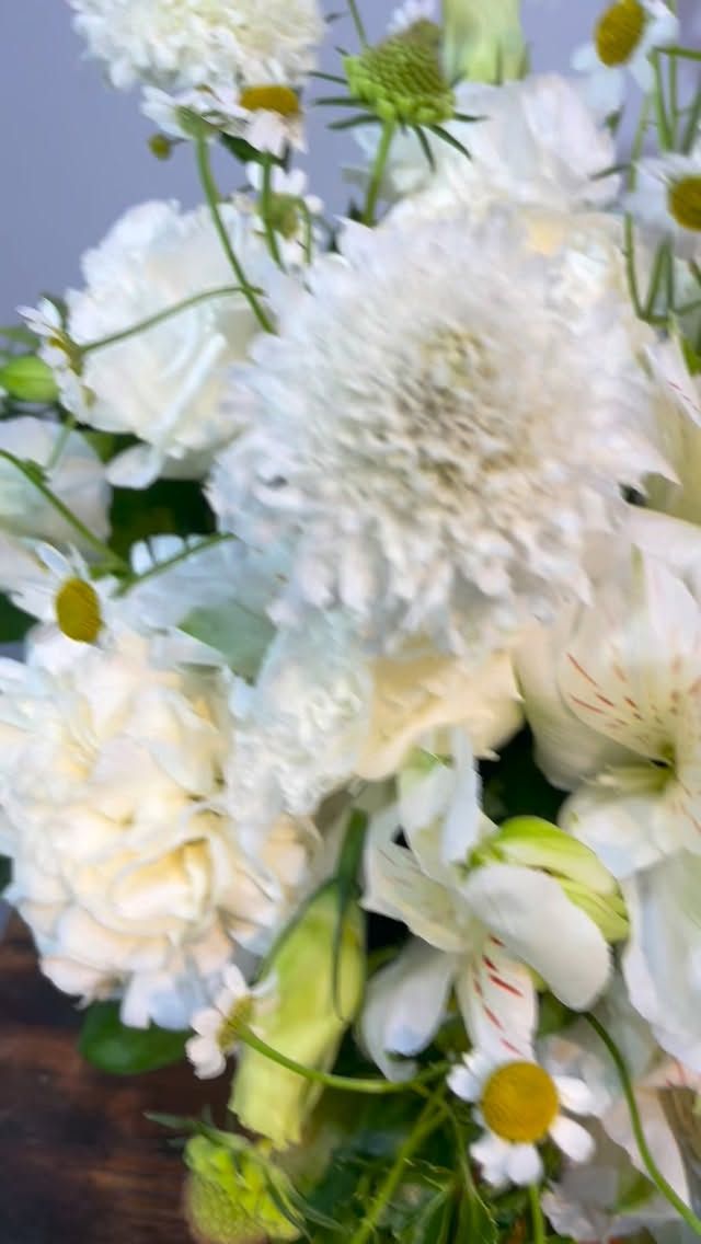 胡蝶蘭はじめ、様々なアイテムをご用意してお客様をお待ちしております。 #flowers#flowerarrangement#flowermagic
#floraldesign#flowersloversflowerpower
floristflowerstagram