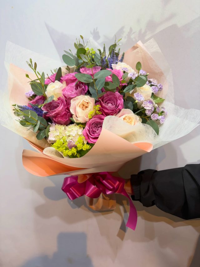 お祝い花束タグ
#bouquet 
#flowerbouquet 
#gift 
#お祝い花