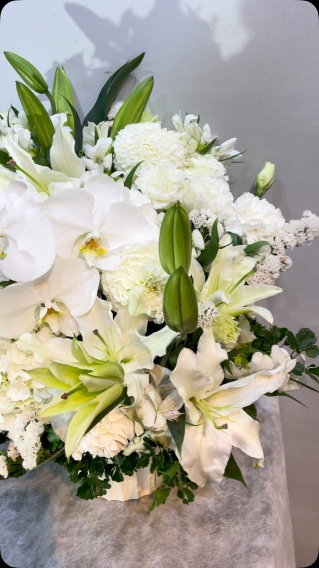 #arrangement 
#flowerarrangement 
#gift
#花屋 
#お供え花