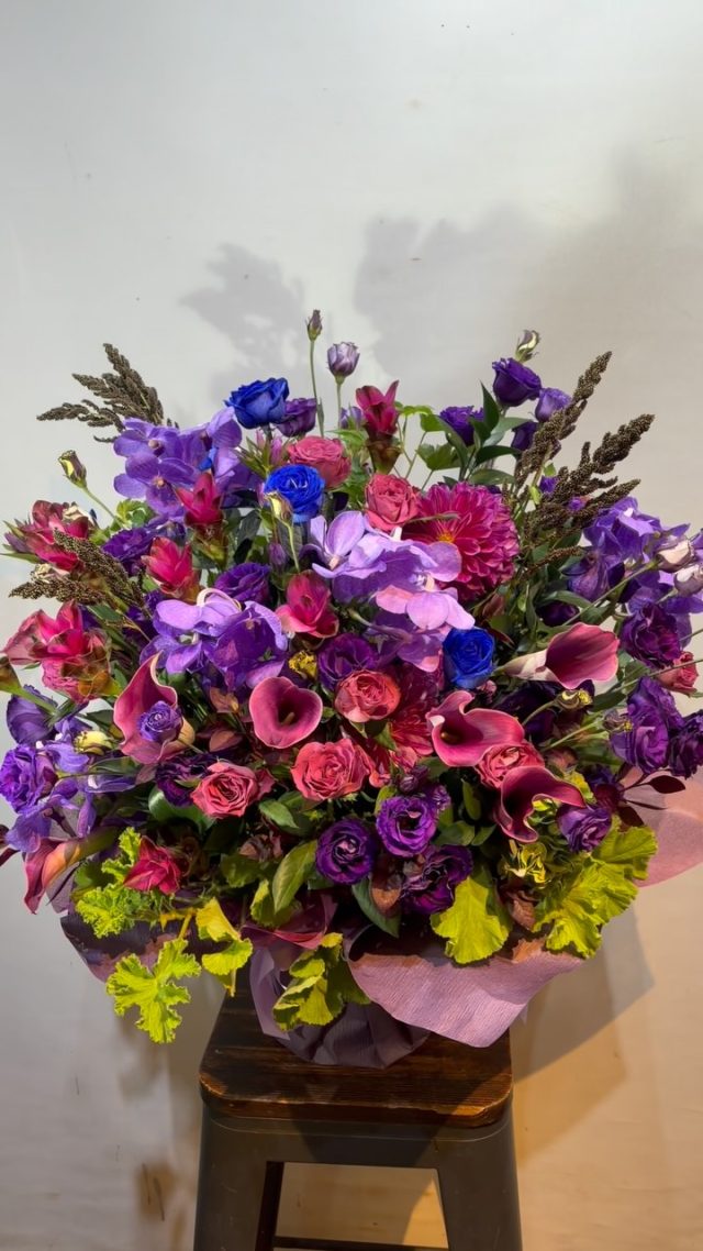 #arrangement 
#flowerarrangement 
#gift 
#お祝い花 
#花屋