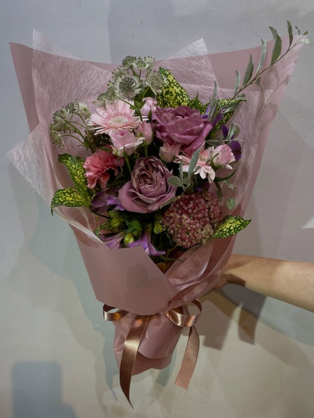 お供え花束タグ

#bouquet 
#flowerbouquet 
#花束
#花屋 
#お供え花