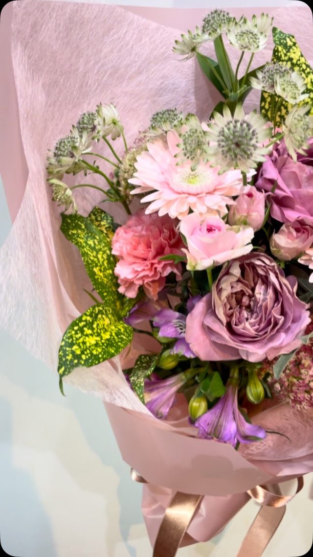 お供え花束タグ

#bouquet 
#flowerbouquet 
#花束
#花屋 
#お供え花